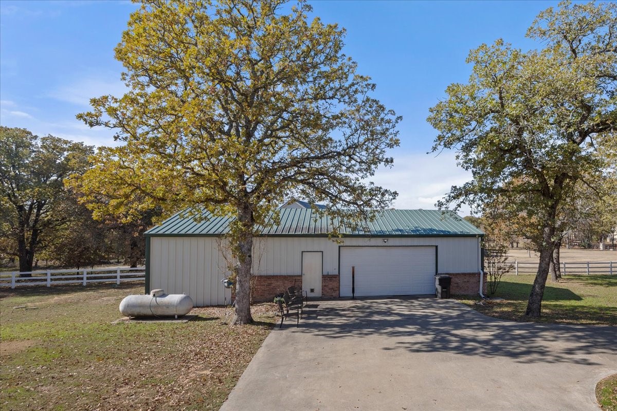 103 Iron Horse Court Azle TX 76020