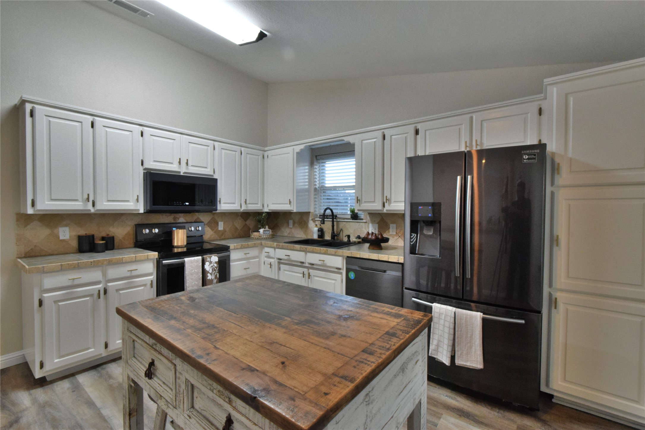 8906 Pleasant Hill Drive Granbury TX 76049