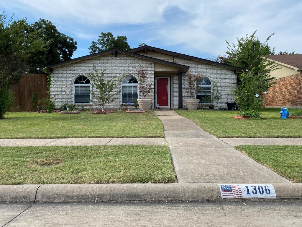 1306 Paris Drive Garland TX 75040