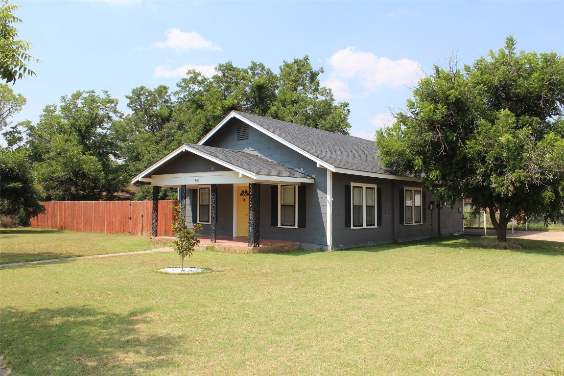 441 N 5th Avenue Munday TX 76371