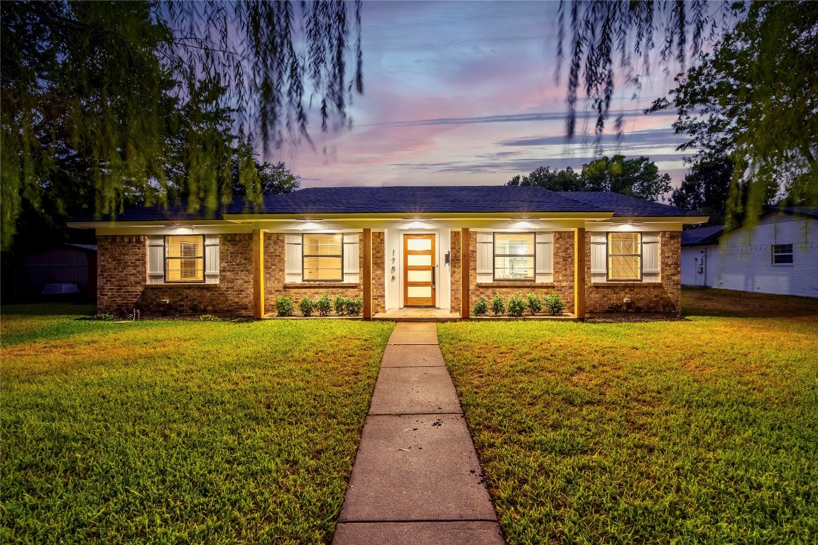 1706 Crockett Street Garland TX 75042