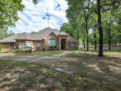 102 W Ridge Street Decatur TX 76234