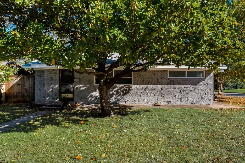 221 Pennie Court Arlington TX 76013
