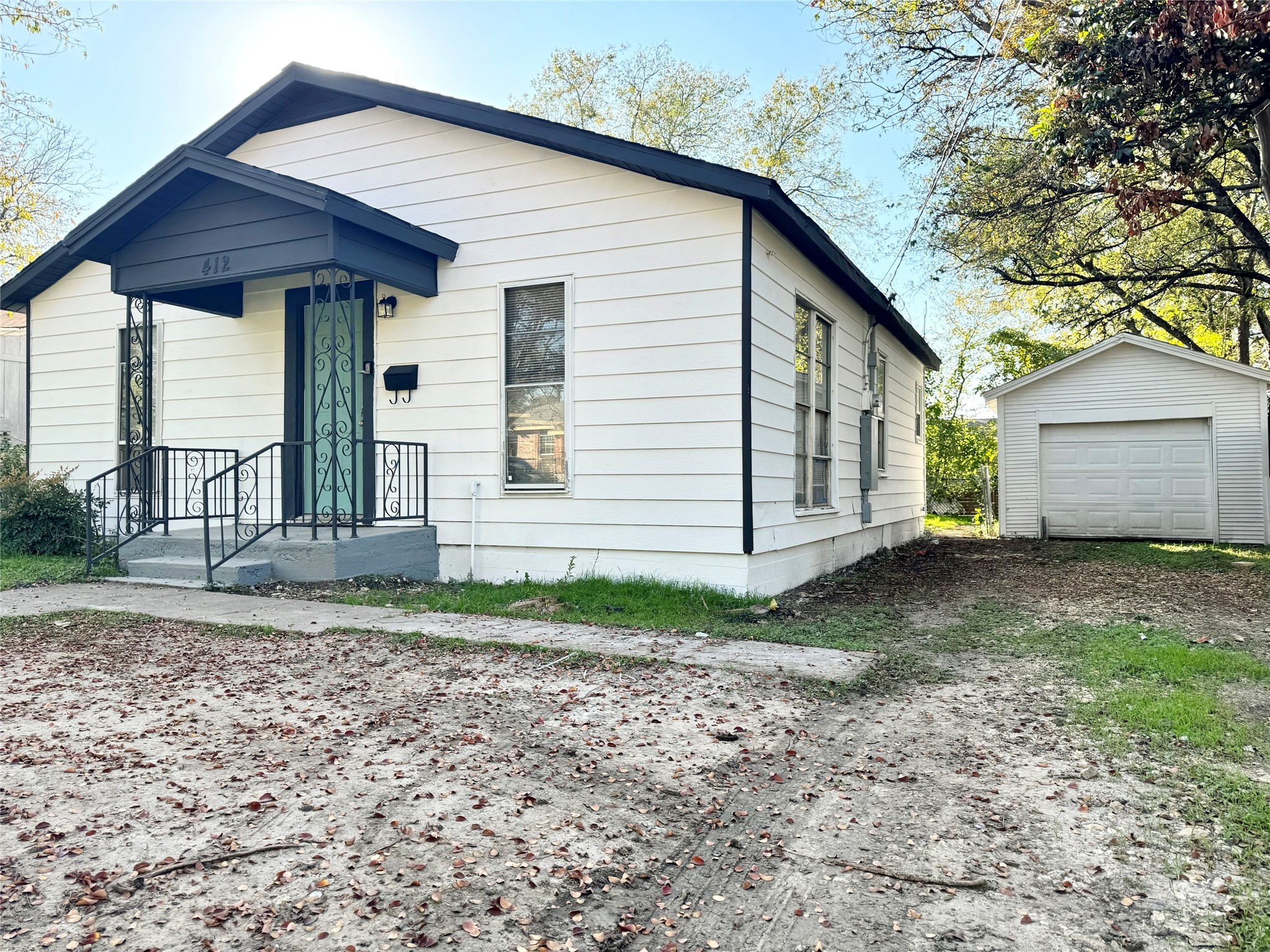 412 S Perkins Street Fort Worth TX 76103