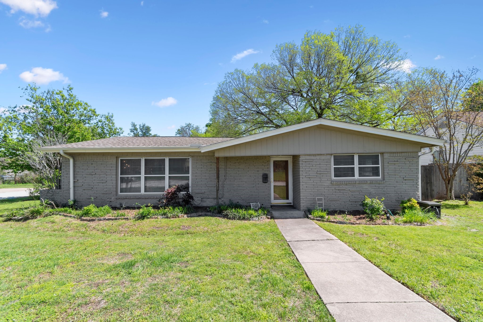 4917 Overton Avenue Fort Worth TX 76133