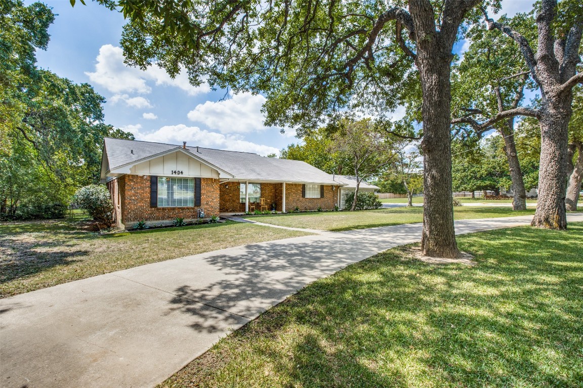 1404 E Bankhead Drive Weatherford TX 76086