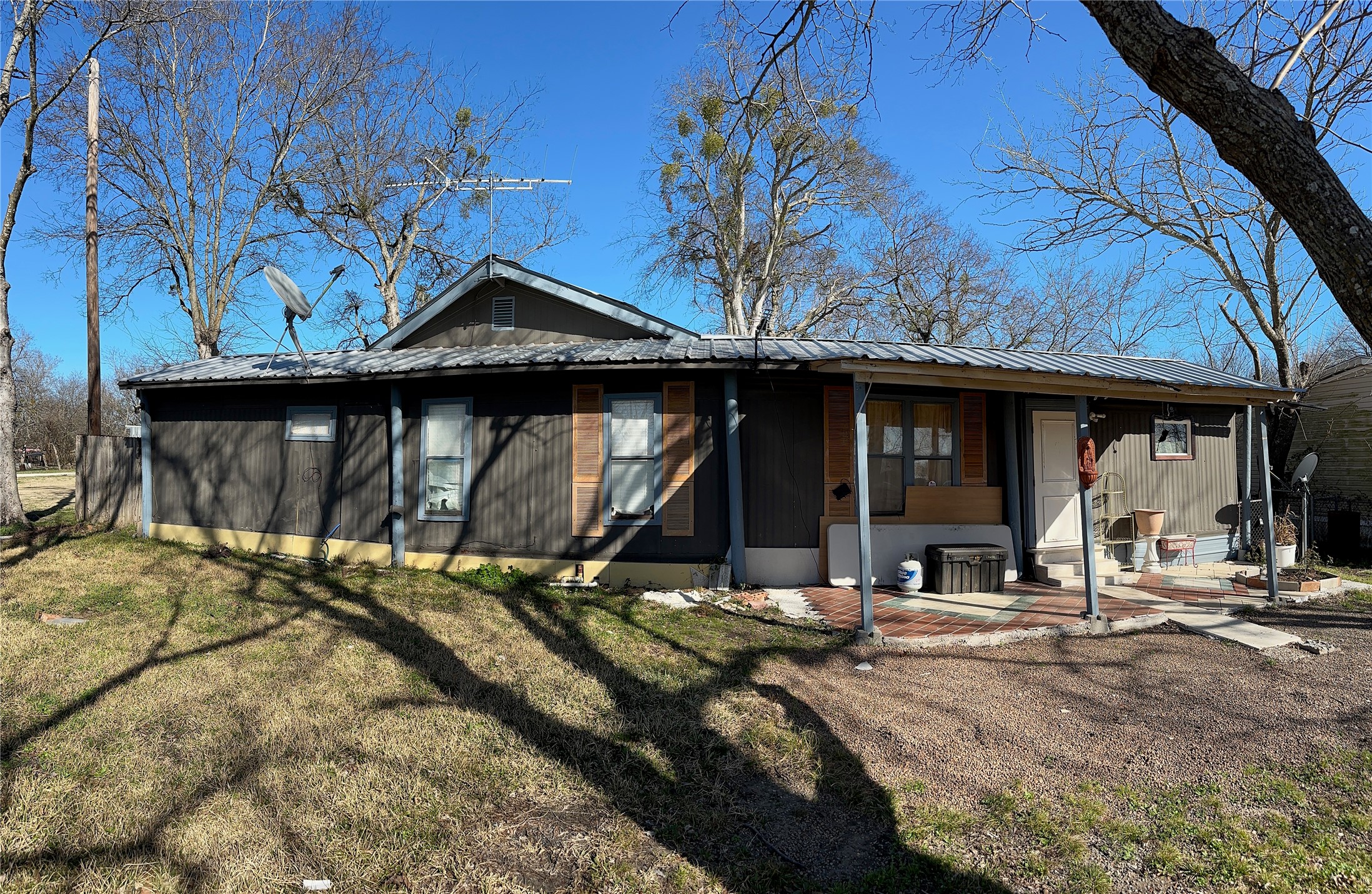 202 Cottonwood Street Barry TX 75102