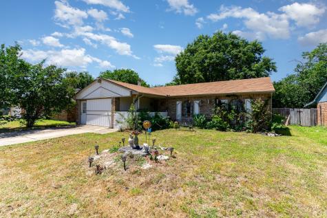 1502 Santa Fe Trail Grand Prairie TX 75052