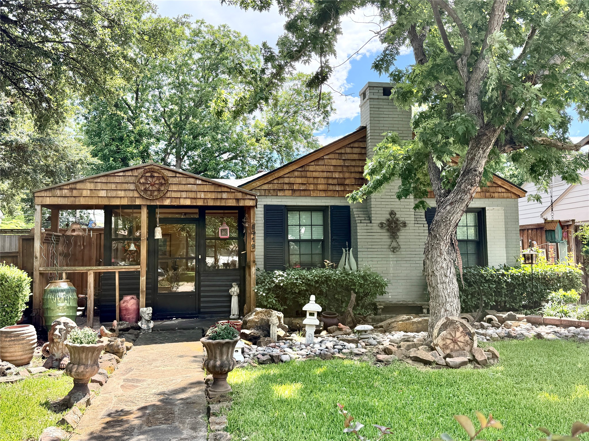 5419 Stoneleigh Avenue Dallas TX 75235
