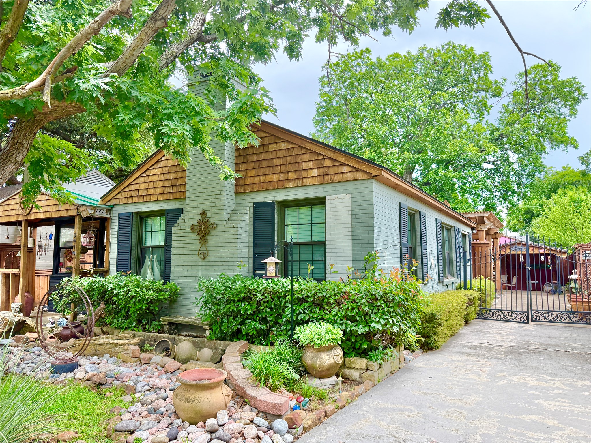 5419 Stoneleigh Avenue Dallas TX 75235