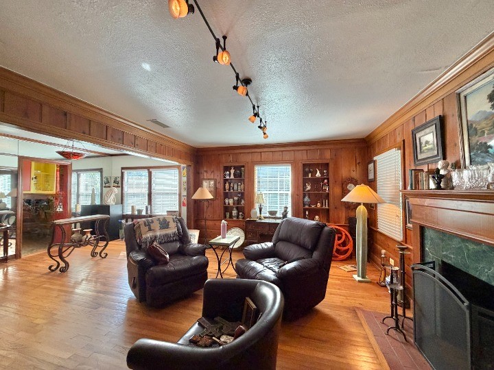 5419 Stoneleigh Avenue Dallas TX 75235