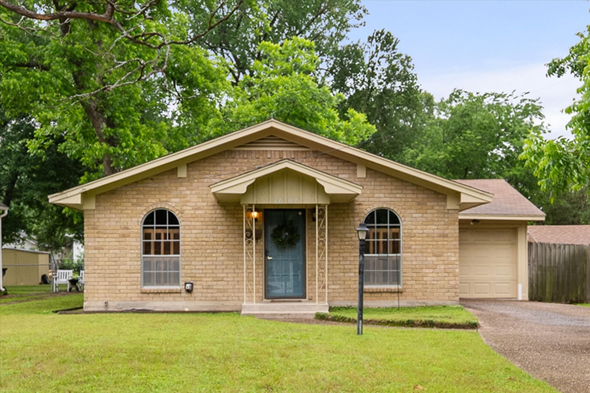 1609 Maplewood Corsicana TX 75110
