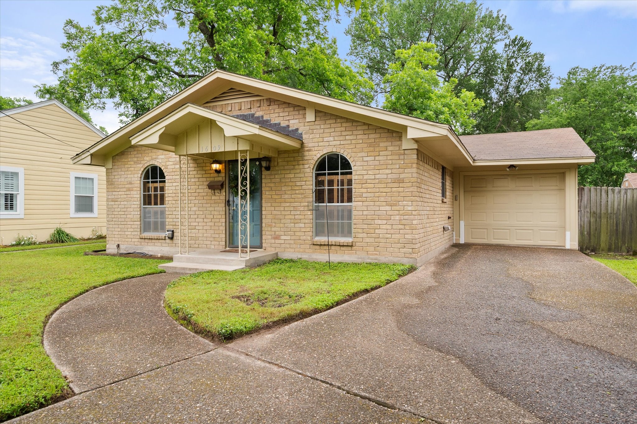 1609 Maplewood Corsicana TX 75110