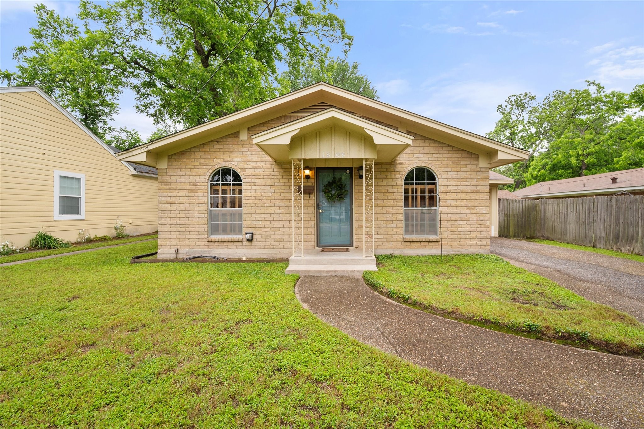 1609 Maplewood Corsicana TX 75110