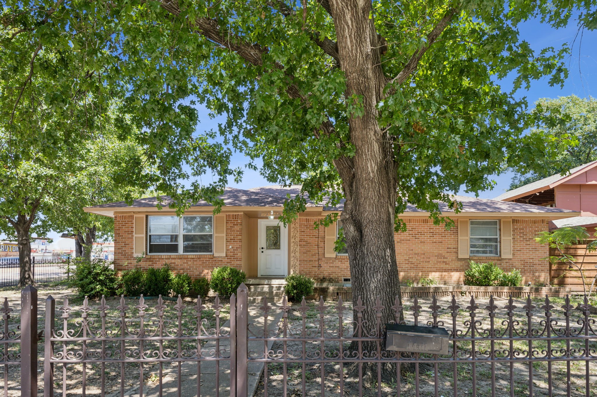 9205 Donnybrook Lane Dallas TX 75217
