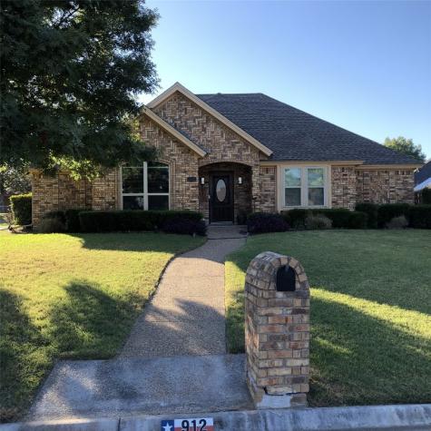 912 Angel Court Cleburne TX 76033
