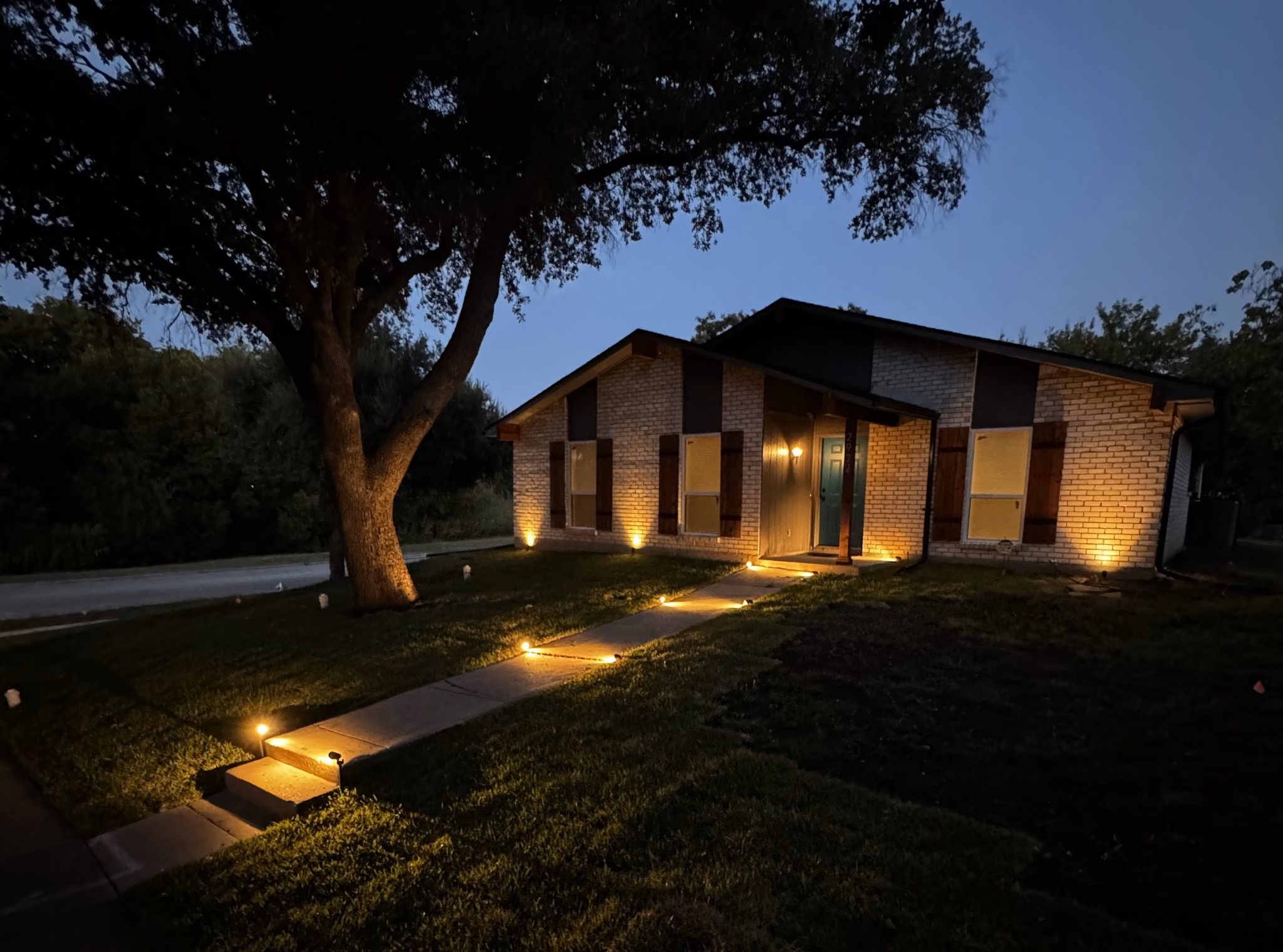 2922 Ashglen Drive Garland TX 75043