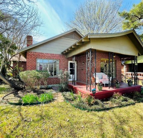 2305 Mistletoe Avenue Fort Worth TX 76110