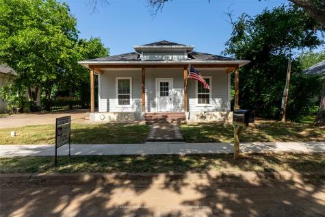 311 N Walnut Street Cleburne TX 76033