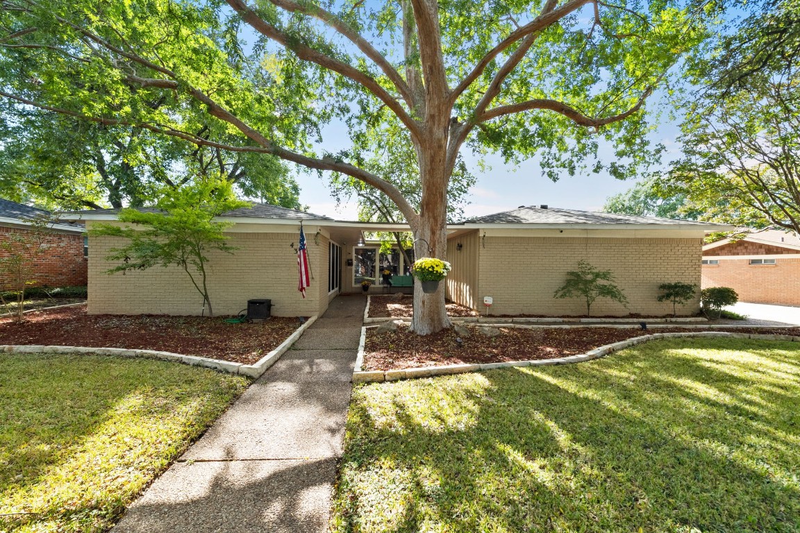 4305 Whitfield Avenue Fort Worth TX 76109