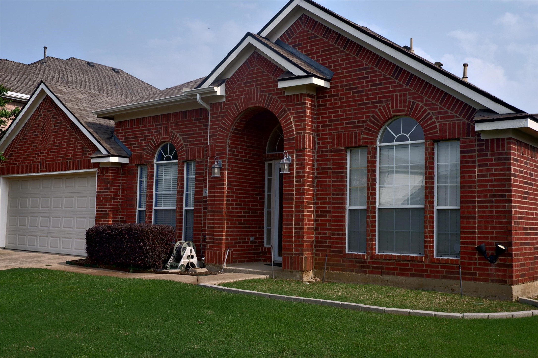 624 Laura Lane Grand Prairie TX 75052