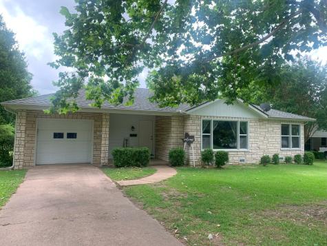 718 Lipscomb Street Bonham TX 75418
