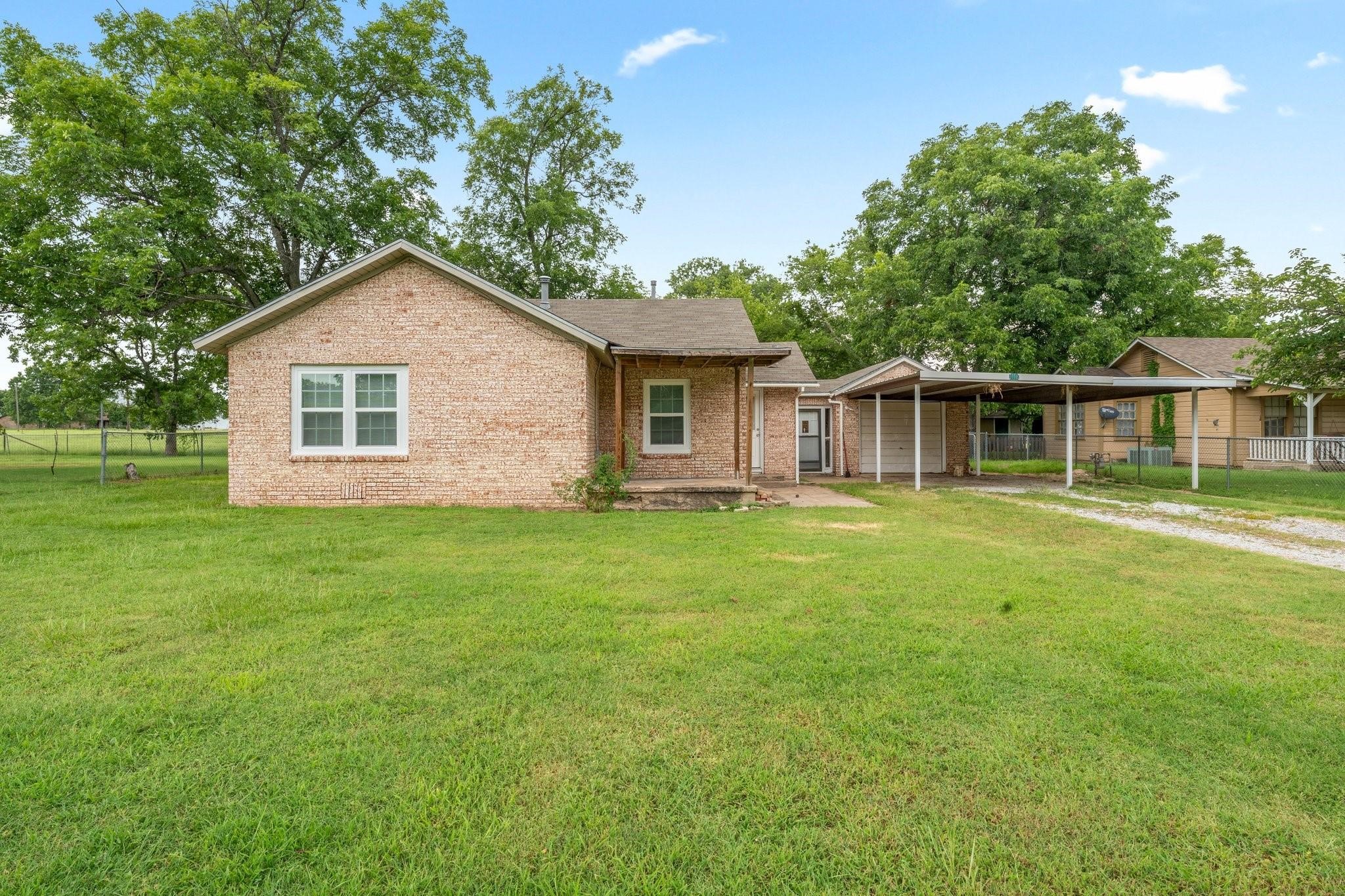 1116 S Texas Street De Leon TX 76444