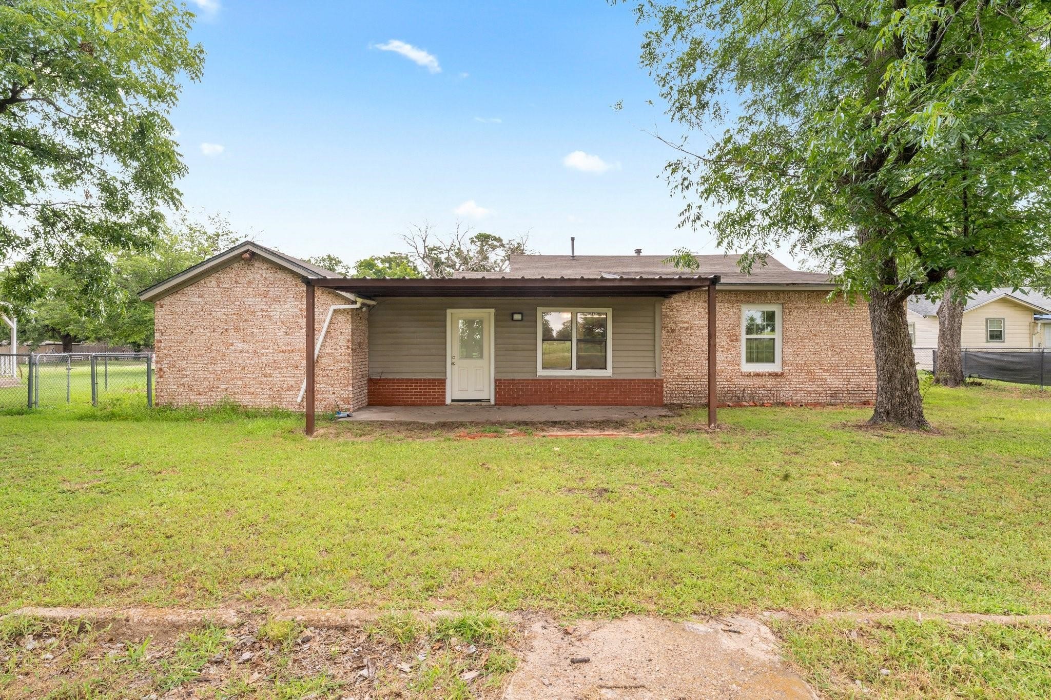 1116 S Texas Street De Leon TX 76444