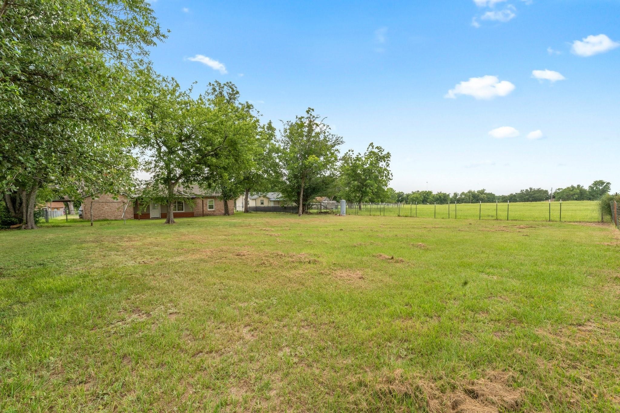 1116 S Texas Street De Leon TX 76444