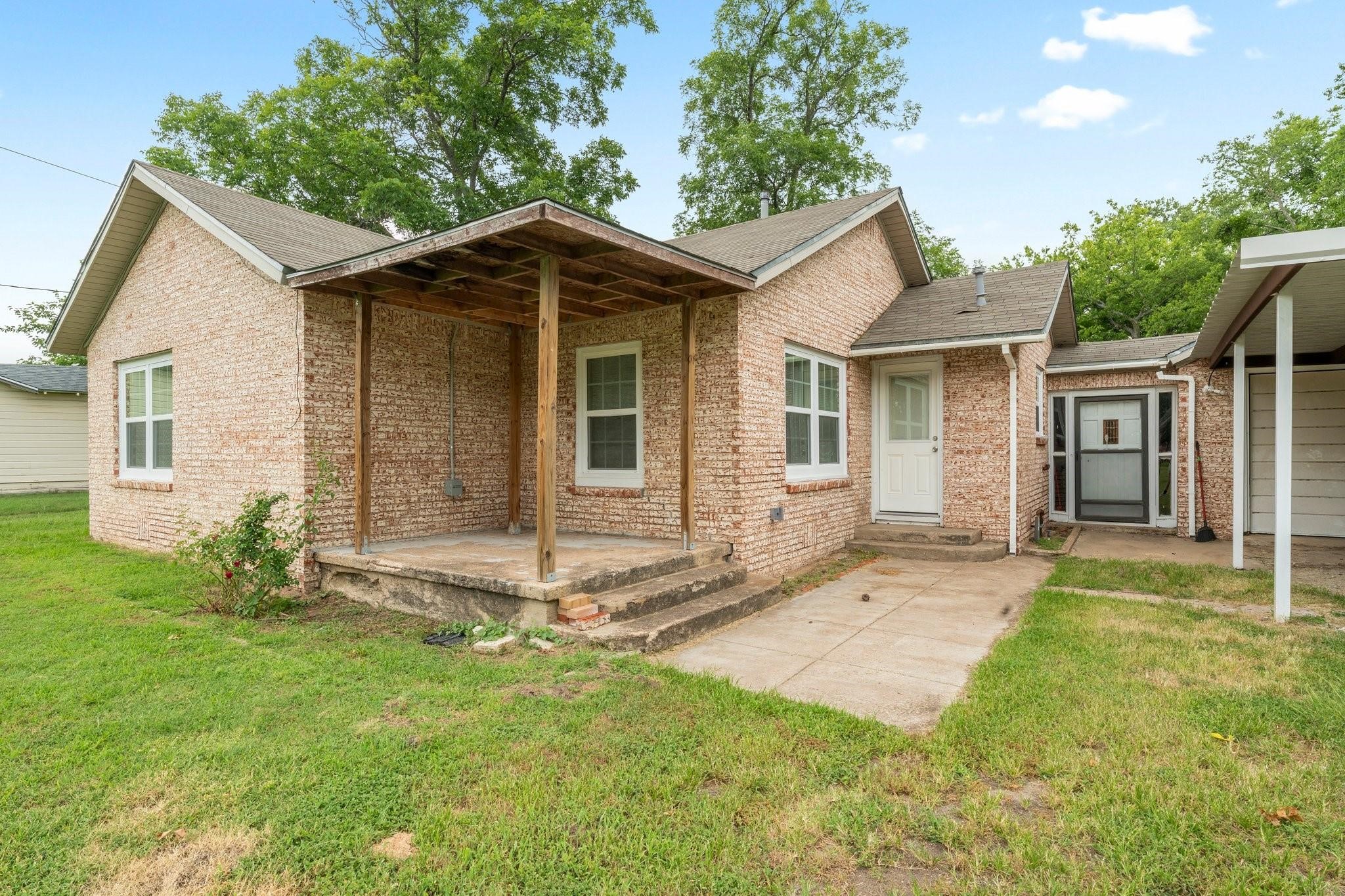 1116 S Texas Street De Leon TX 76444