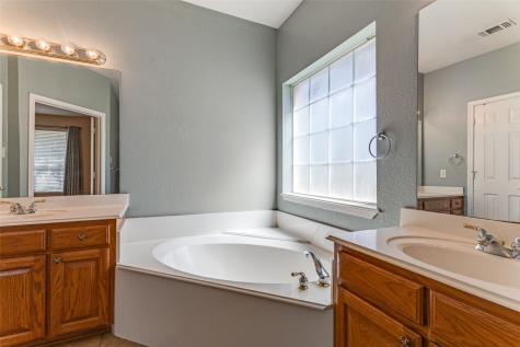 6100 Huntington Drive Haltom City TX 76137