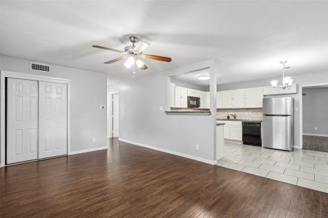 604 W Inwood Drive Arlington TX 76010