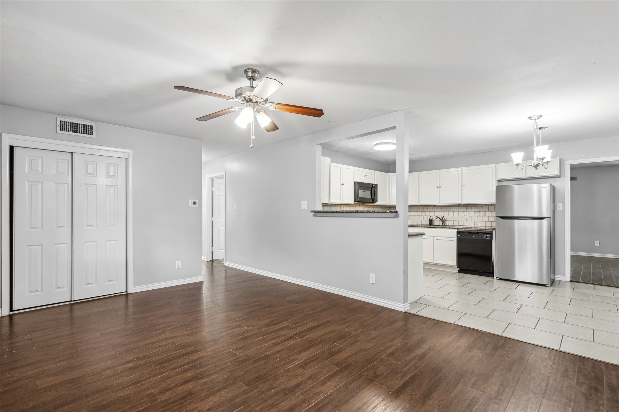 604 W Inwood Drive Arlington TX 76010