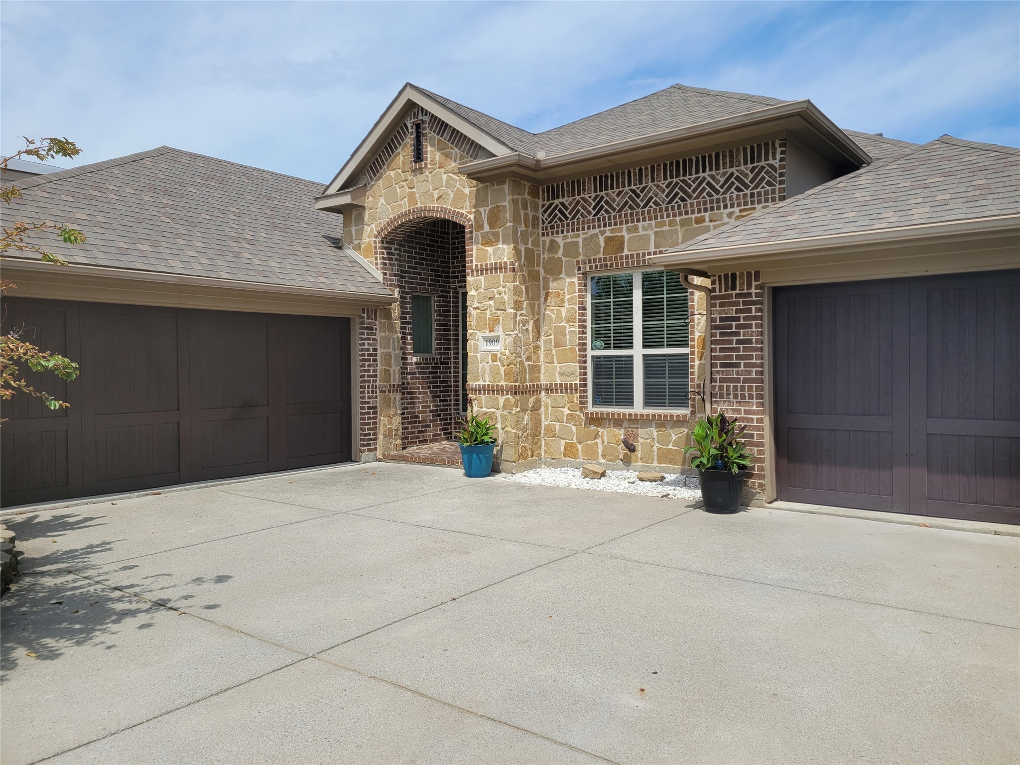 1909 Maggis Meadow Lane Rowlett TX 75089