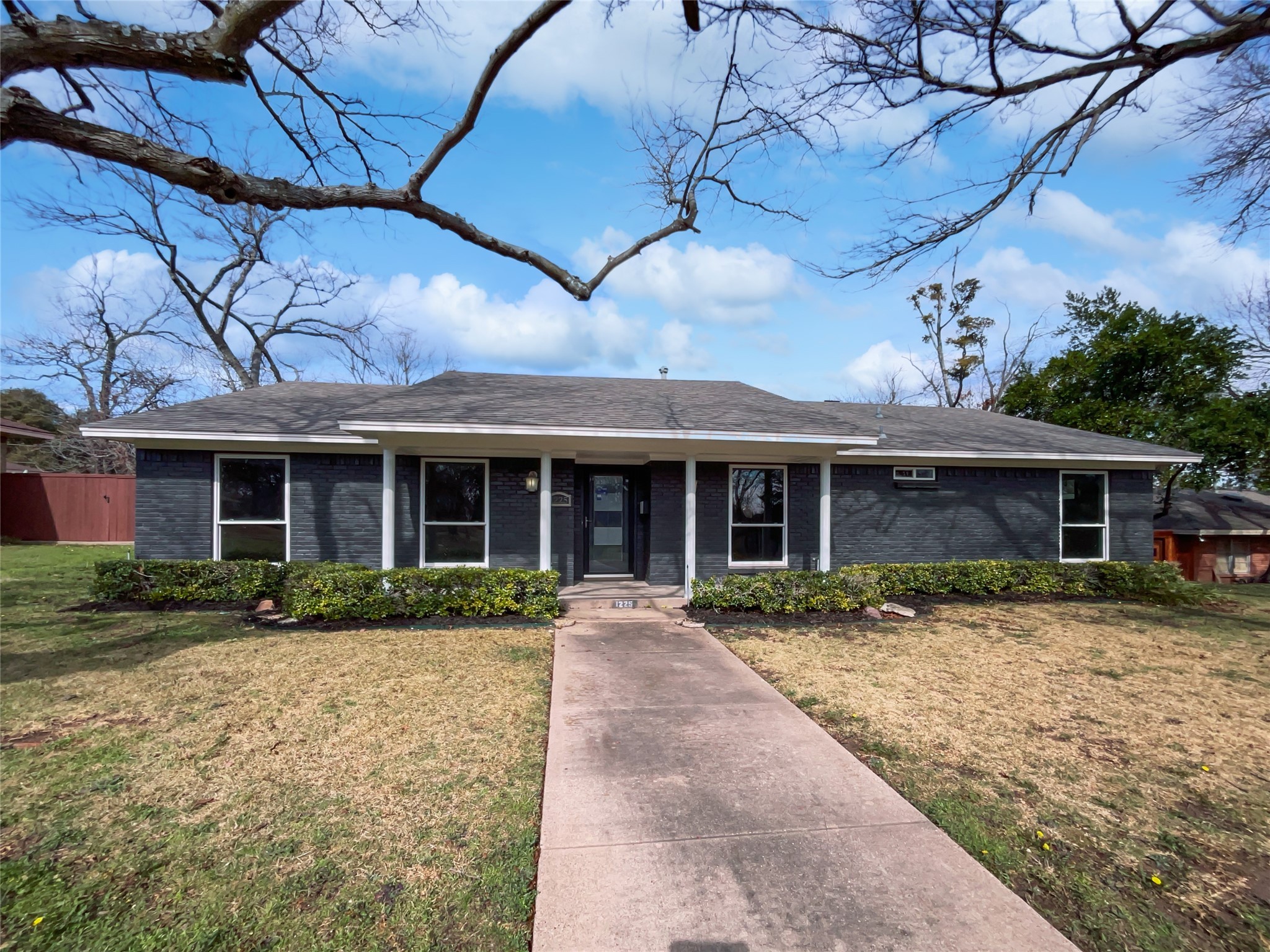 1225 W Red Bird Lane Dallas TX 75232