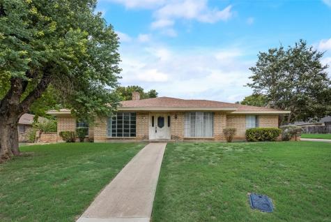 205 Clubbrook Circle Desoto TX 75115