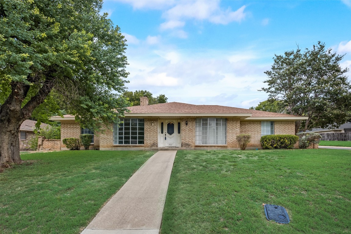 205 Clubbrook Circle Desoto TX 75115