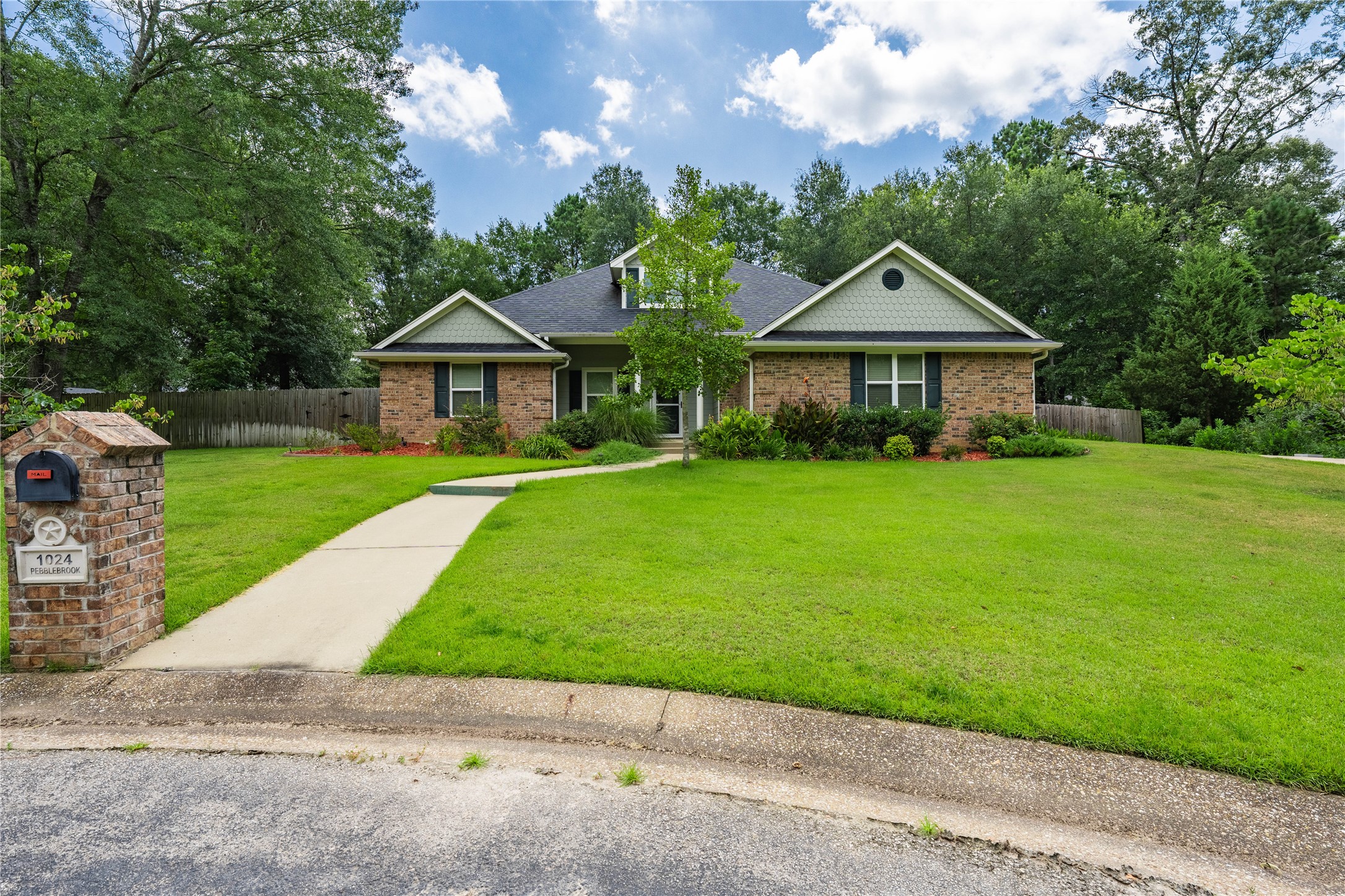 1024 Pebblebrook Court Chandler TX 75758