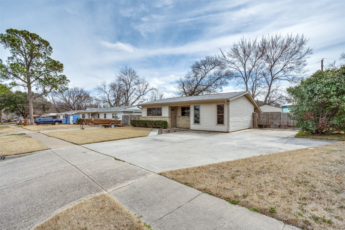 402 E Lovers Lane Arlington TX 76010
