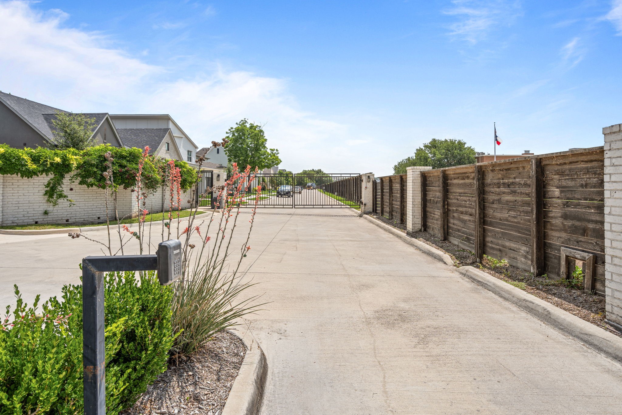 5618 Oaks Lane Westworth Village TX 76114
