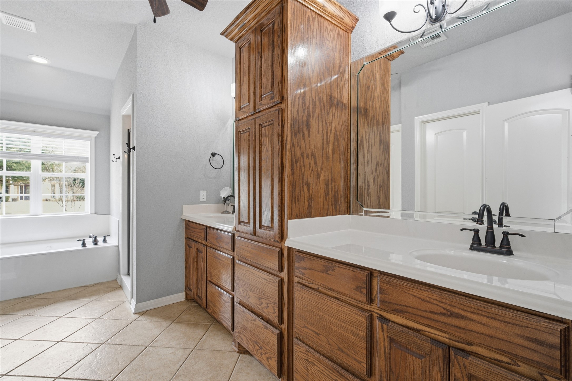 912 Queen Elizabeth Drive Waco TX 76657