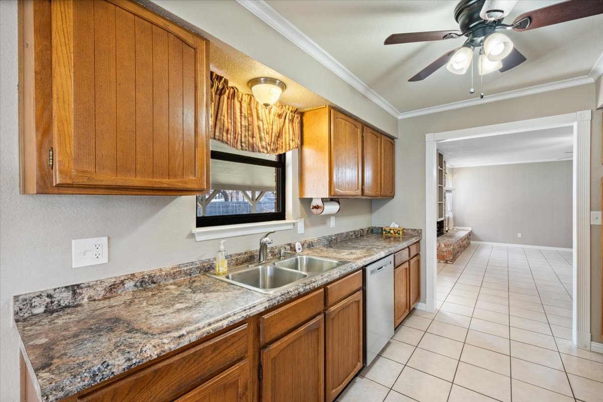 4011 Mountain Vista Drive Granbury TX 76048