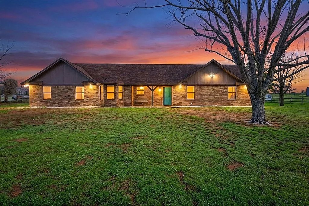 100 Green Meadows Circle Springtown TX 76082