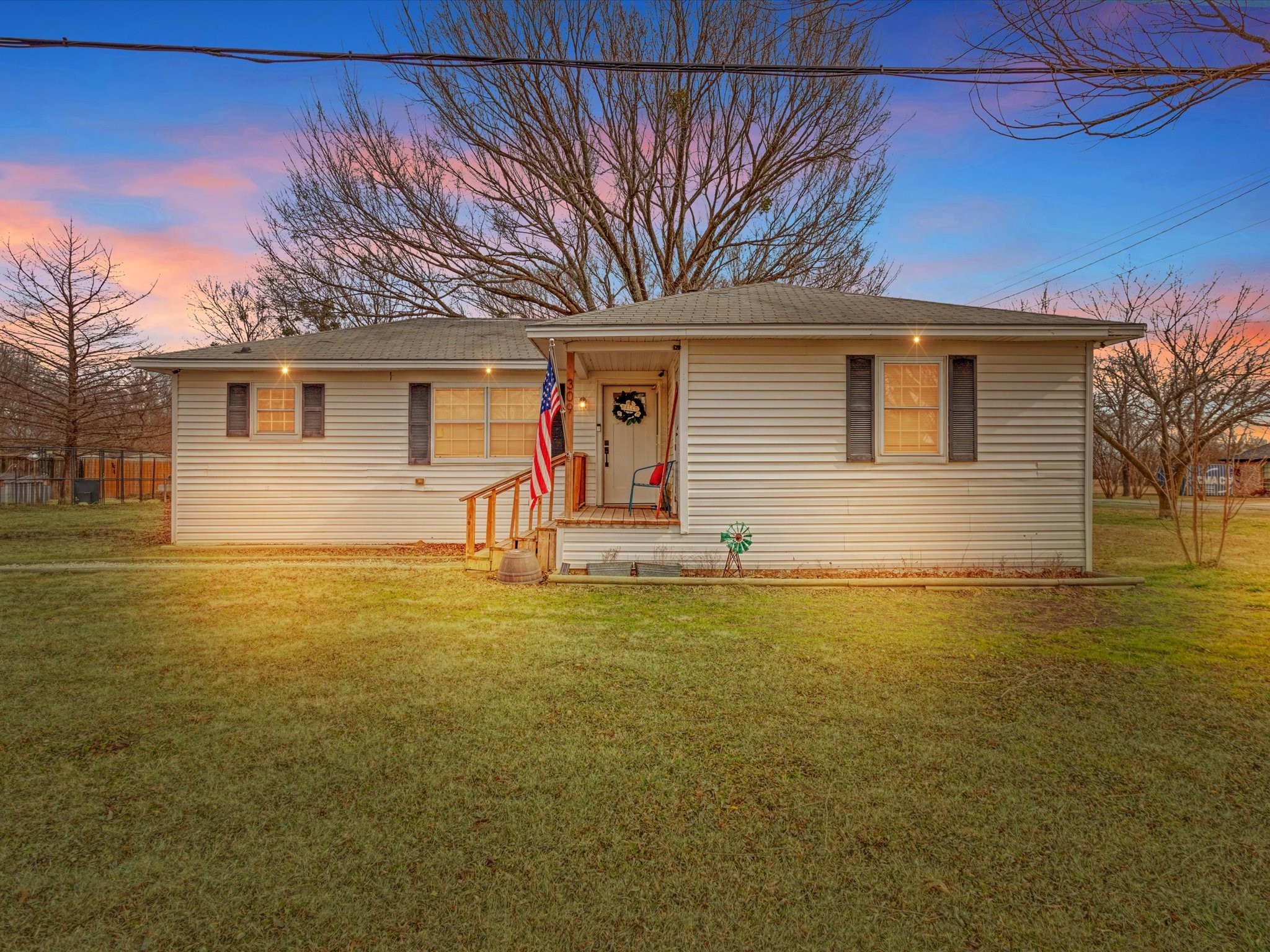 309 S Water Street Savoy TX 75479