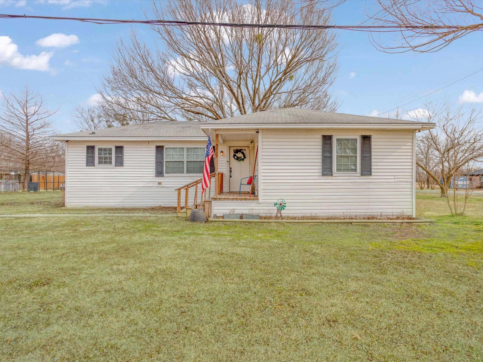 309 S Water Street Savoy TX 75479