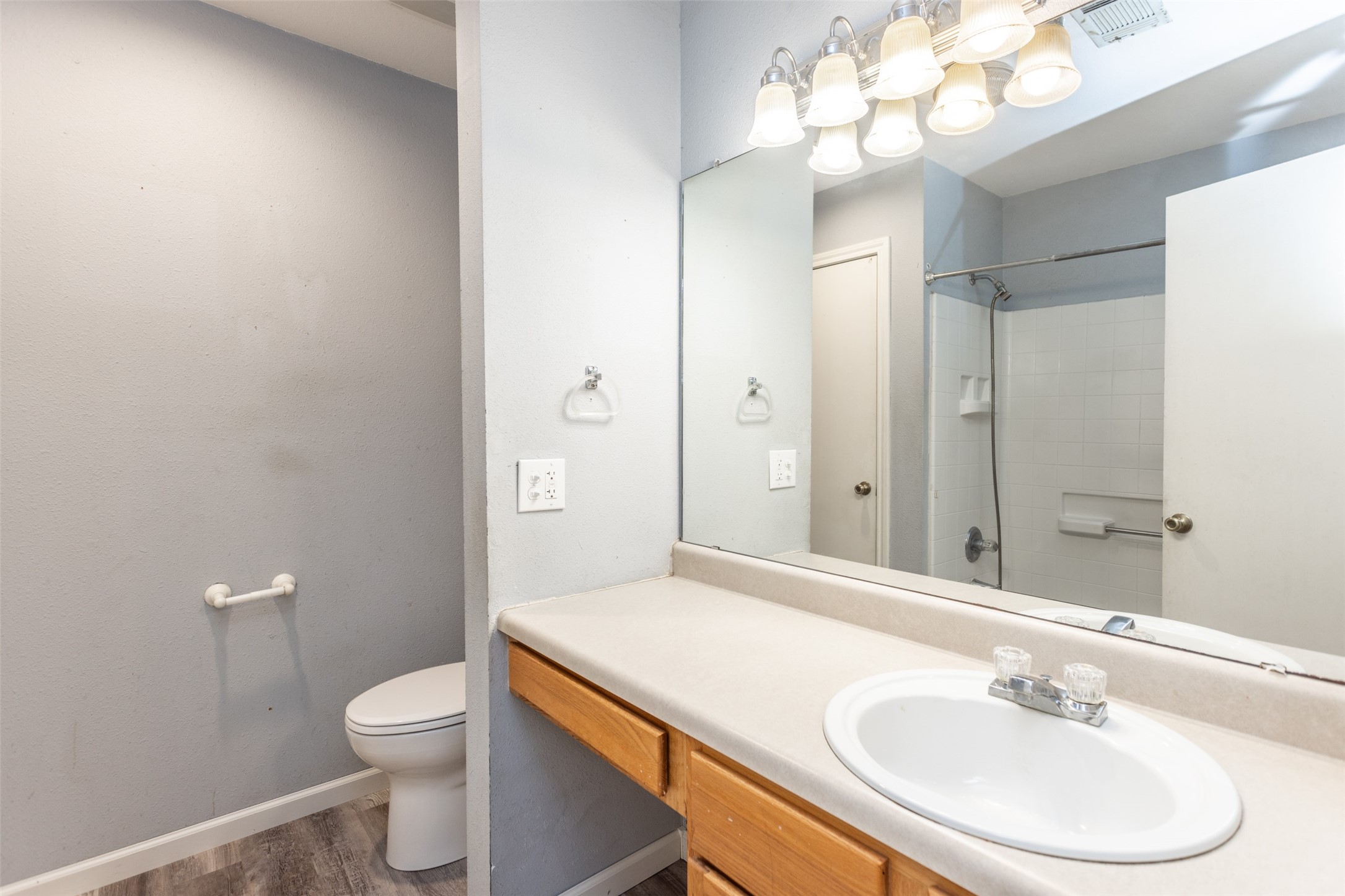 208 S Howeth Street Gainesville TX 76240