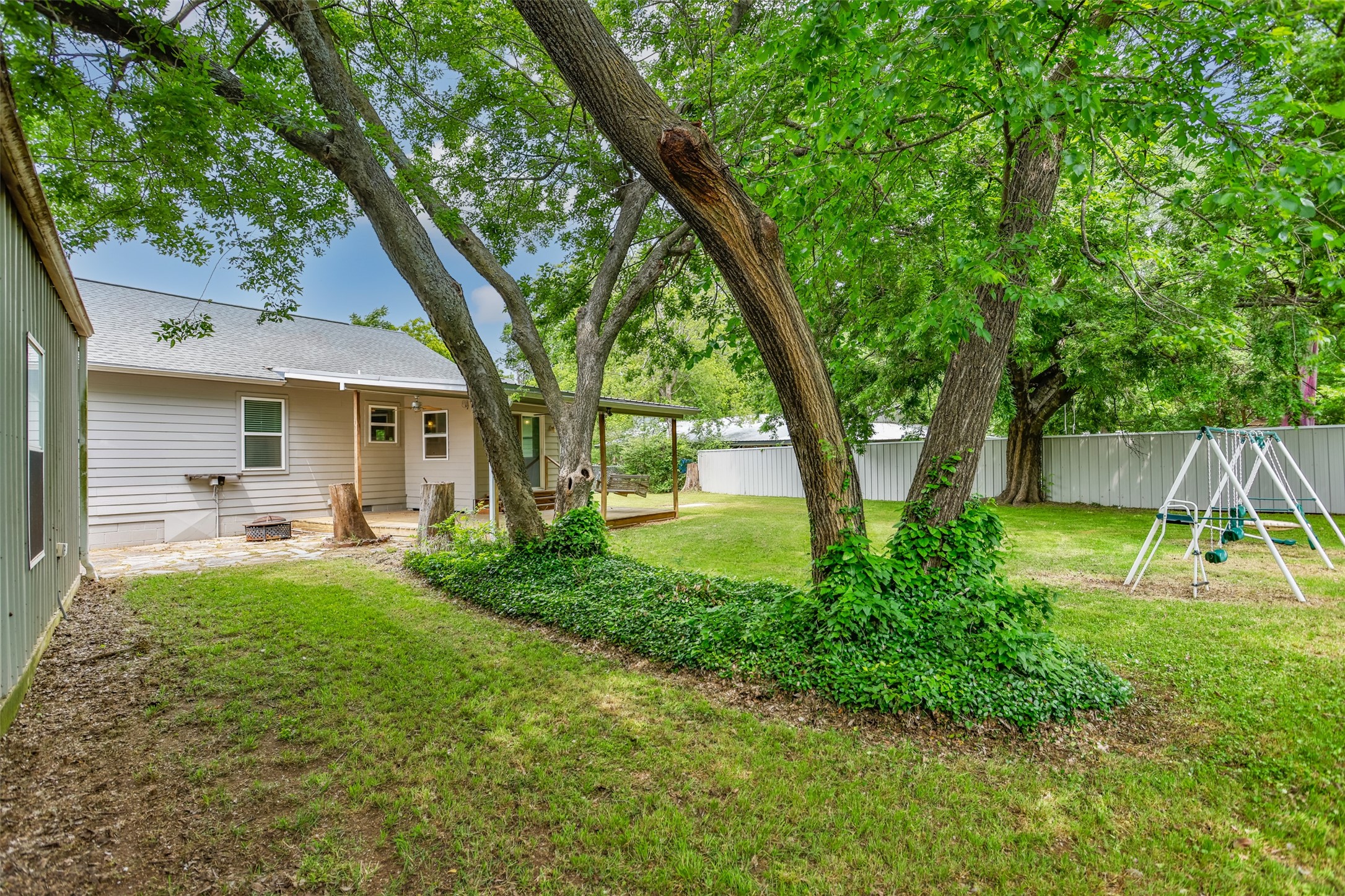 208 S Howeth Street Gainesville TX 76240
