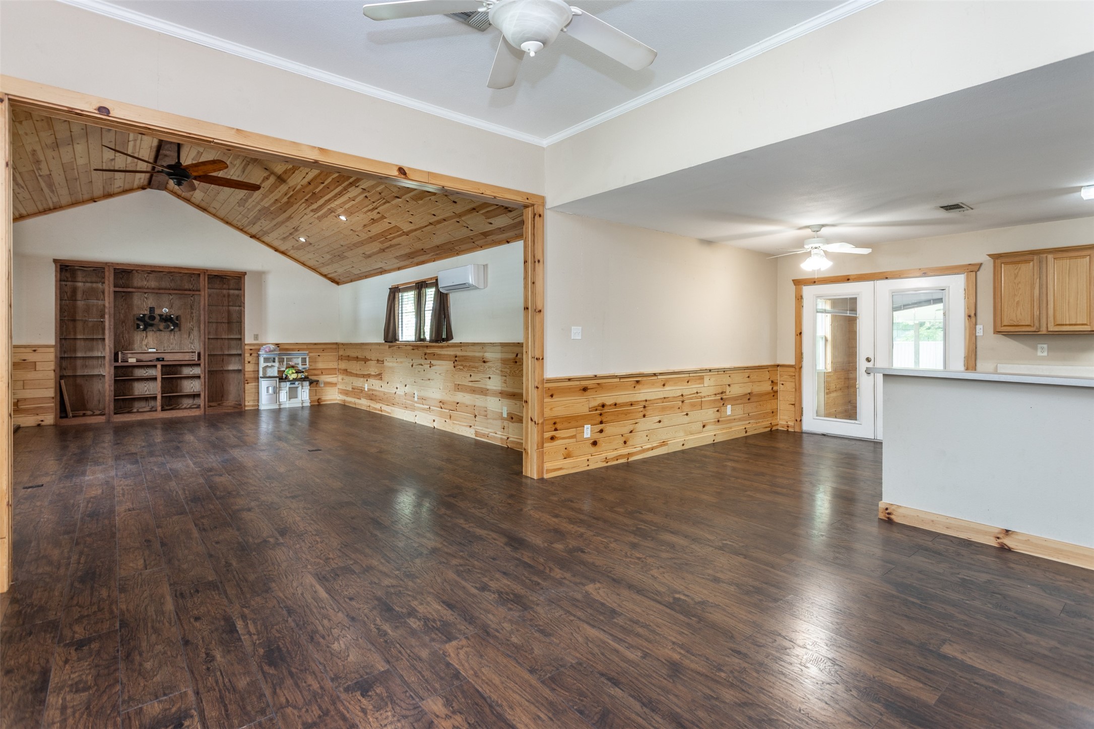 208 S Howeth Street Gainesville TX 76240