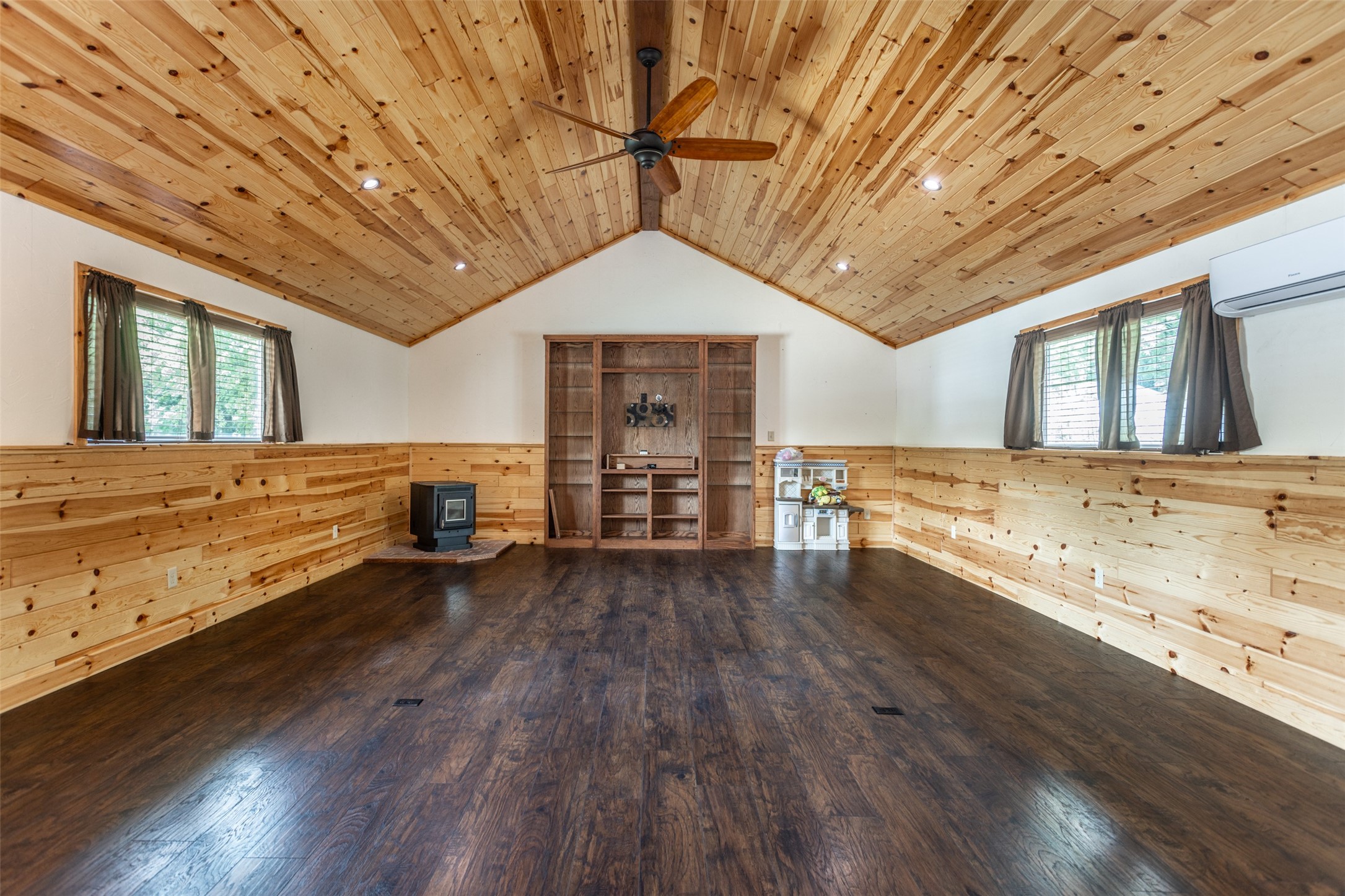 208 S Howeth Street Gainesville TX 76240