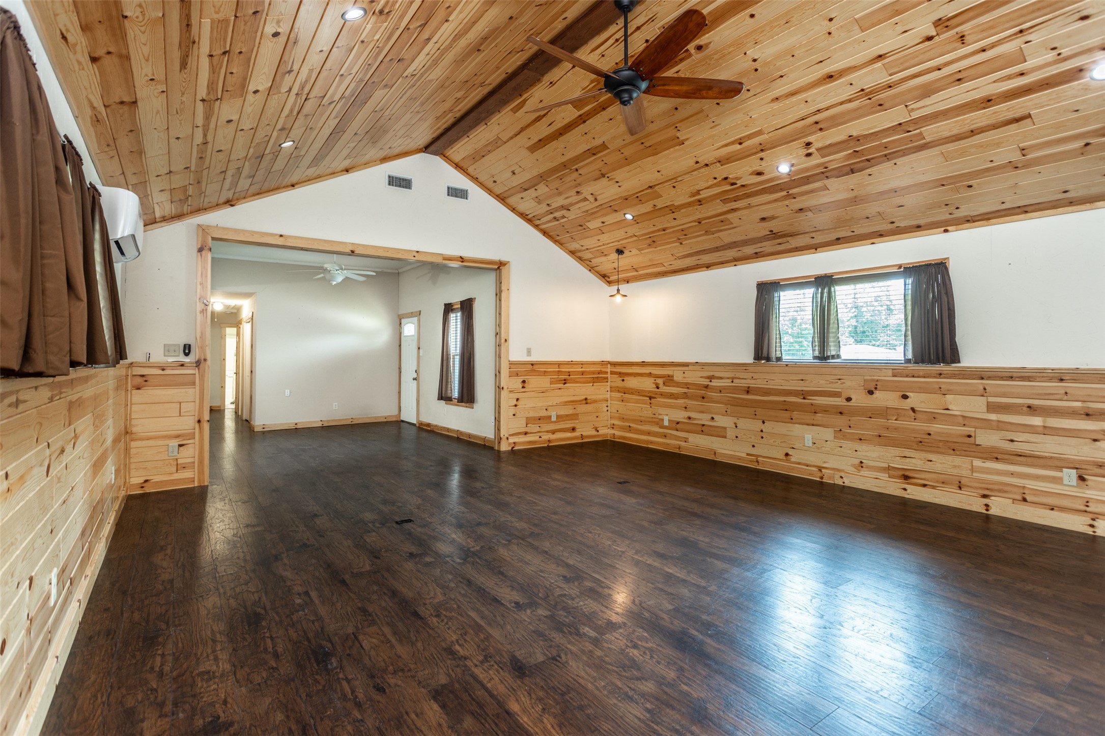 208 S Howeth Street Gainesville TX 76240
